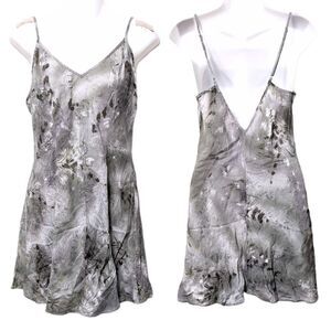 VICTORIA'S SECRET Silk Feather Print Chemise M